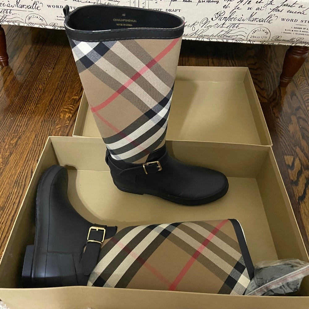 Burberry rain boot